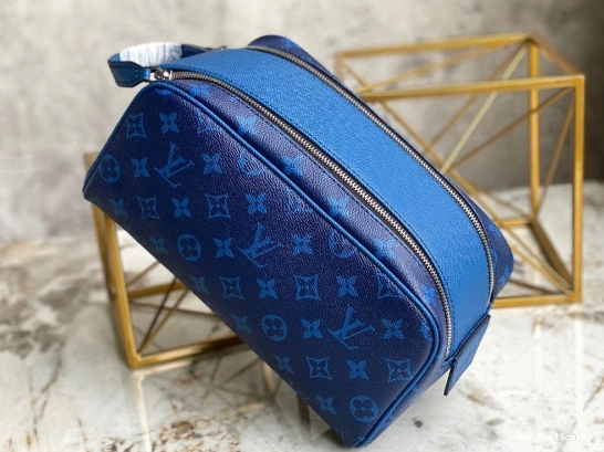 AAA Replica Ru TOILET KIT POUCH VUITTON DOPP LOUIS 0725